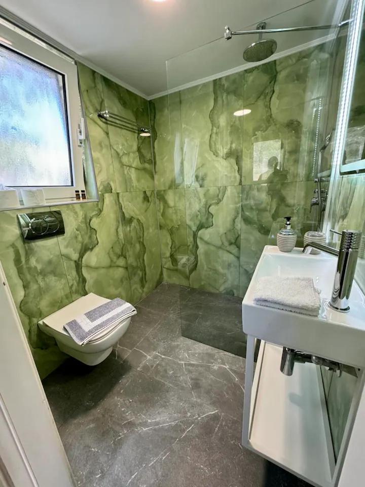 Seafront Apartment Karfas Bagian luar foto